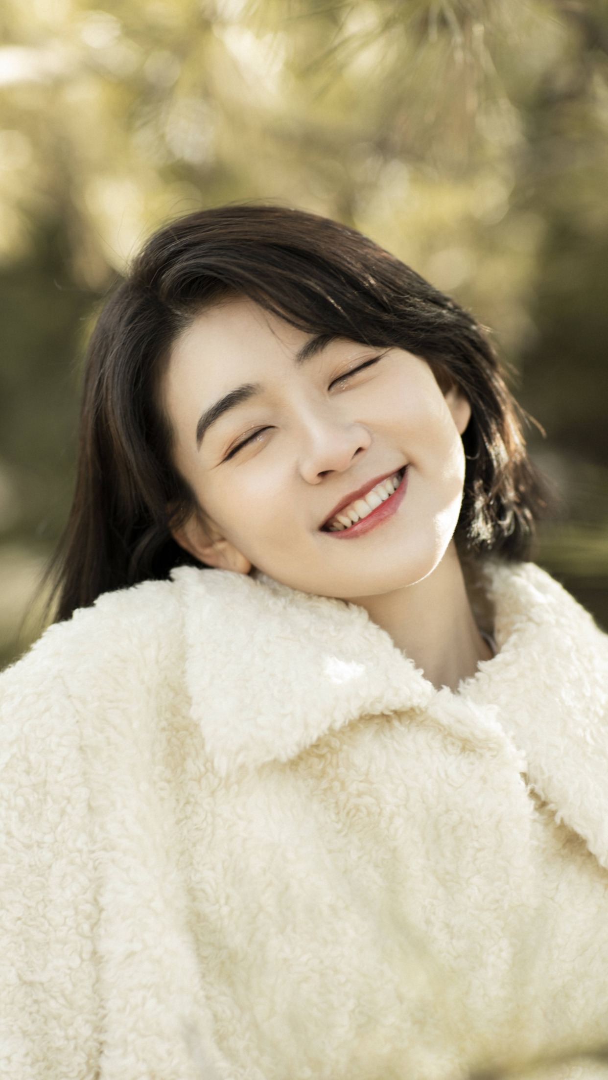 演员梁洁,主演《双世宠妃》系列,来看生活美照吧