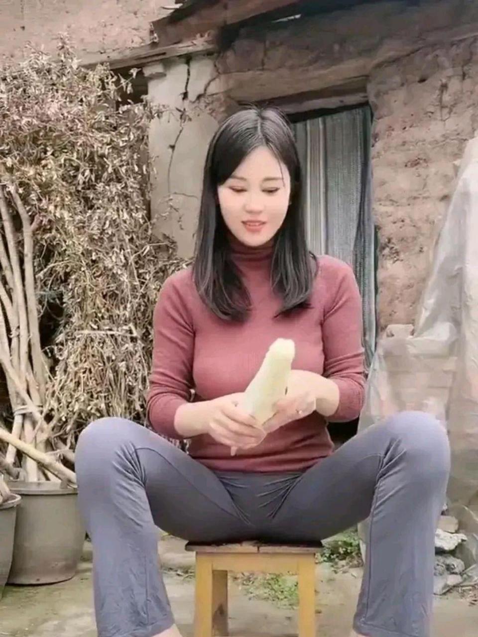 村里东头的王寡妇,很能干