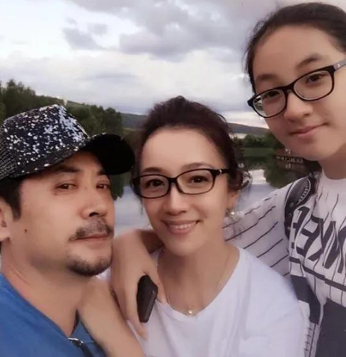 演员刘劲:娶初恋胡艳萍,经常忙于拍戏,回家被妻子埋怨不说话