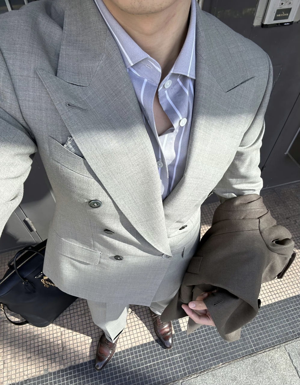 ootd|正装男不露脸系列,灰色西装高级感十足,怎么穿都是优质男海王.