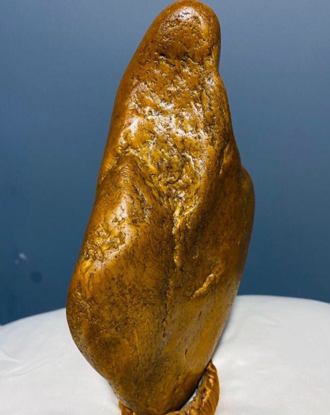 精品黄蜡石人物造型观赏奇石