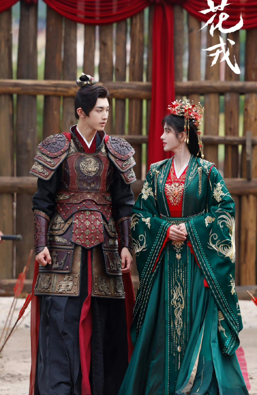 鞠婧祎和郭俊辰的新剧《花戎》播出好几天了,热度在八千多,今晚剧情是