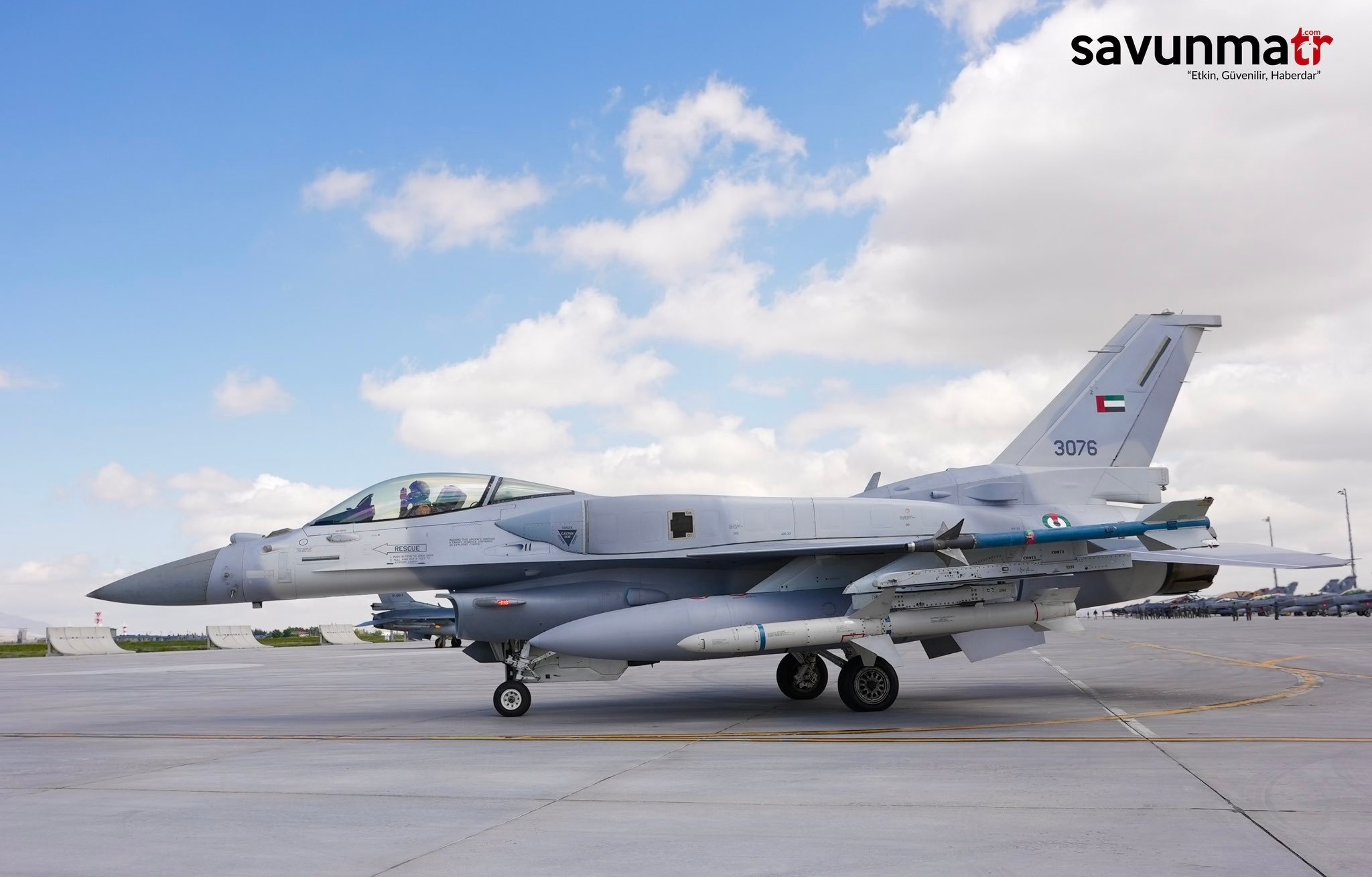 战机欣赏:阿联酋空军 f-16e/f战斗机