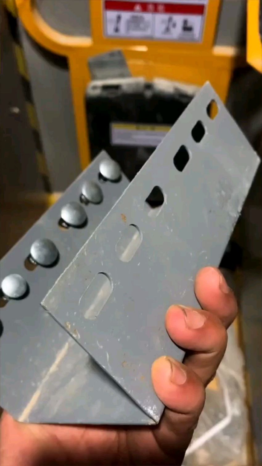 电缆桥架伸缩节安装现场视频-度小视