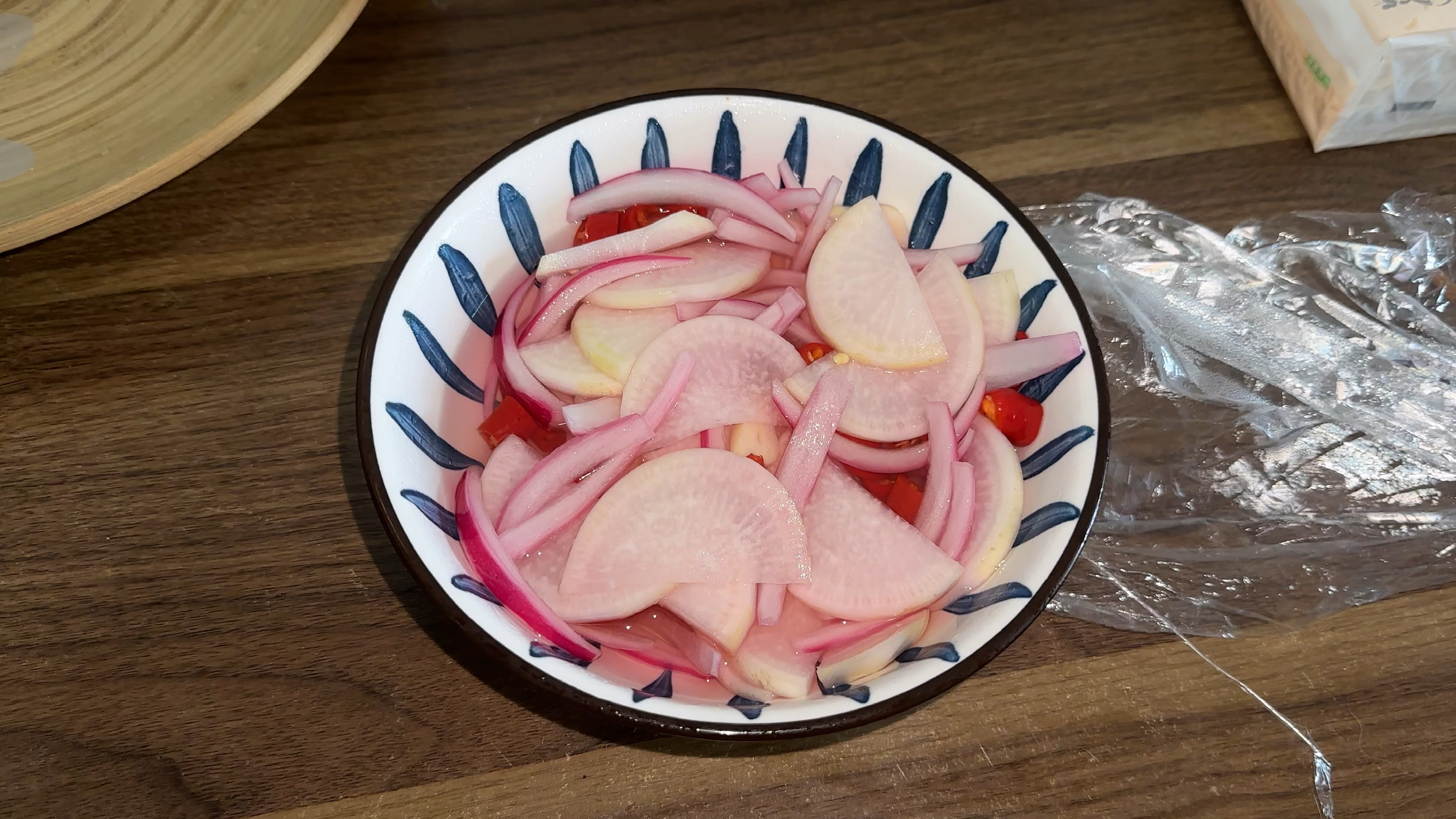 妈妈私房菜,美味酸辣渍萝卜的味道让人回味无穷