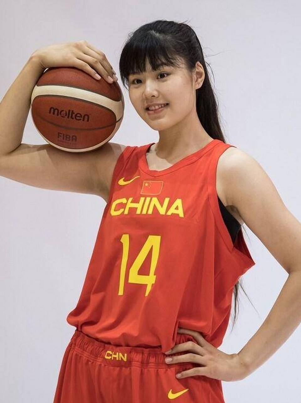 李月汝表示,国内联赛没意思了,顶尖球员集中在两三支队伍,去年开赛前