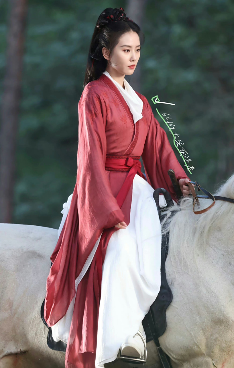 刘诗诗亲自上阵骑马,好飒爽英姿啊!