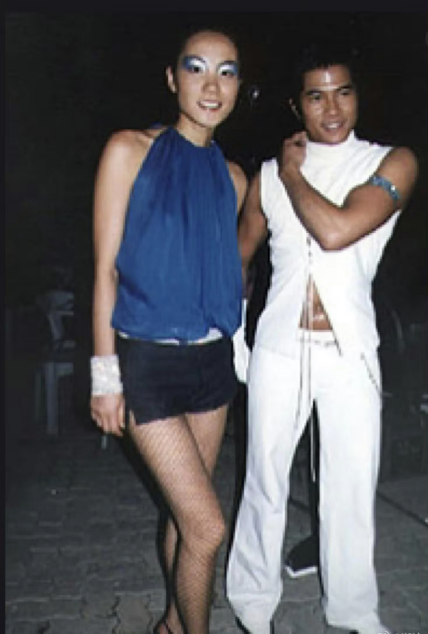 王菲郭富城早年合作拍摄广告,这个妆造一般人驾驭不了[笑哭][笑哭]