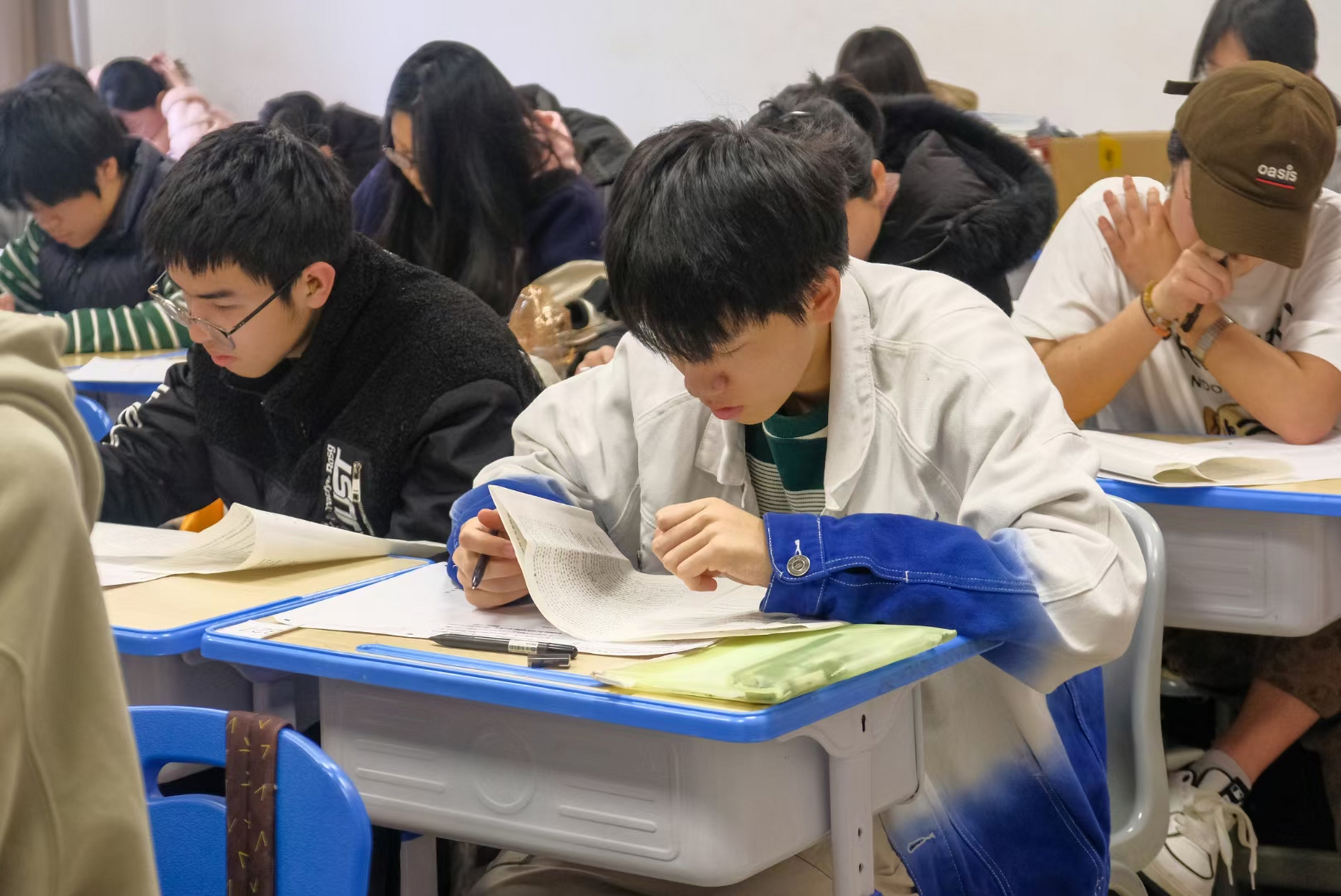 浙江杭州三联高复学子参加杭二模考试71