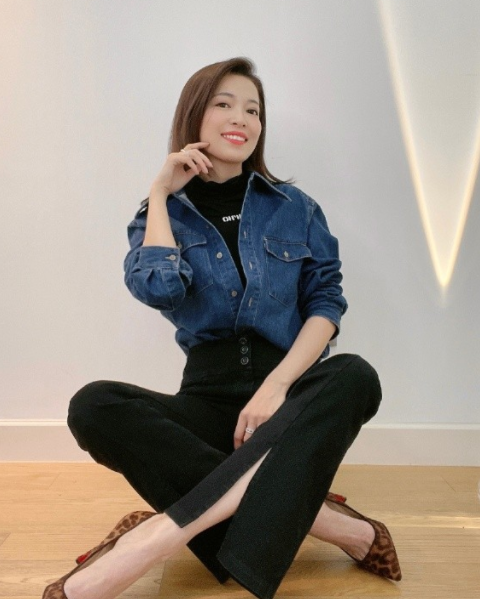 主持人麻伊琳结婚时很风光,离婚复出工作独自带着孩子一起生活