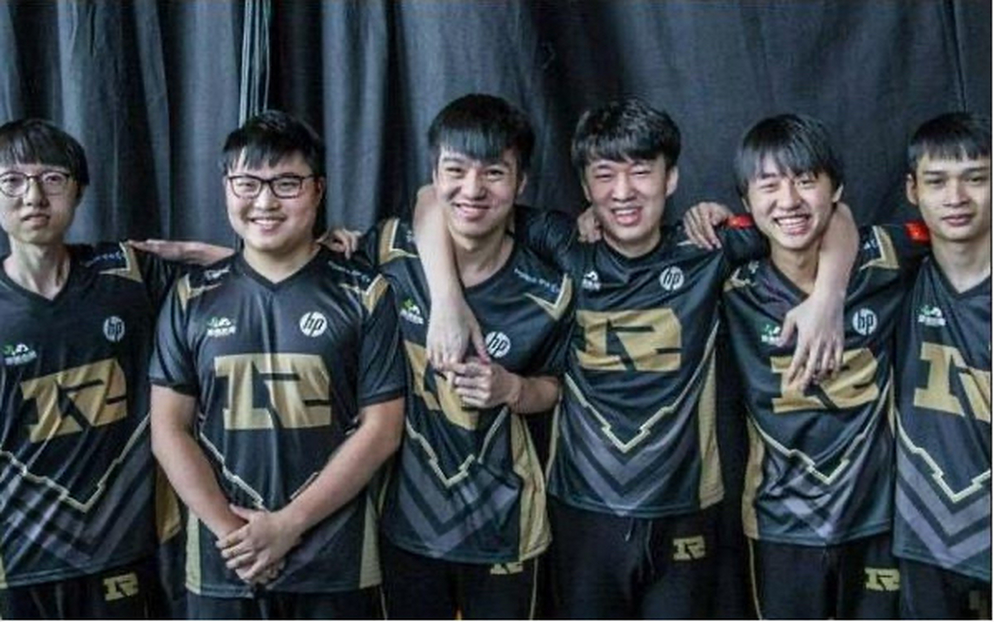 用2200黑xiaohu是真的没道理的  小虎在rng哪场明明打了2215,为什么