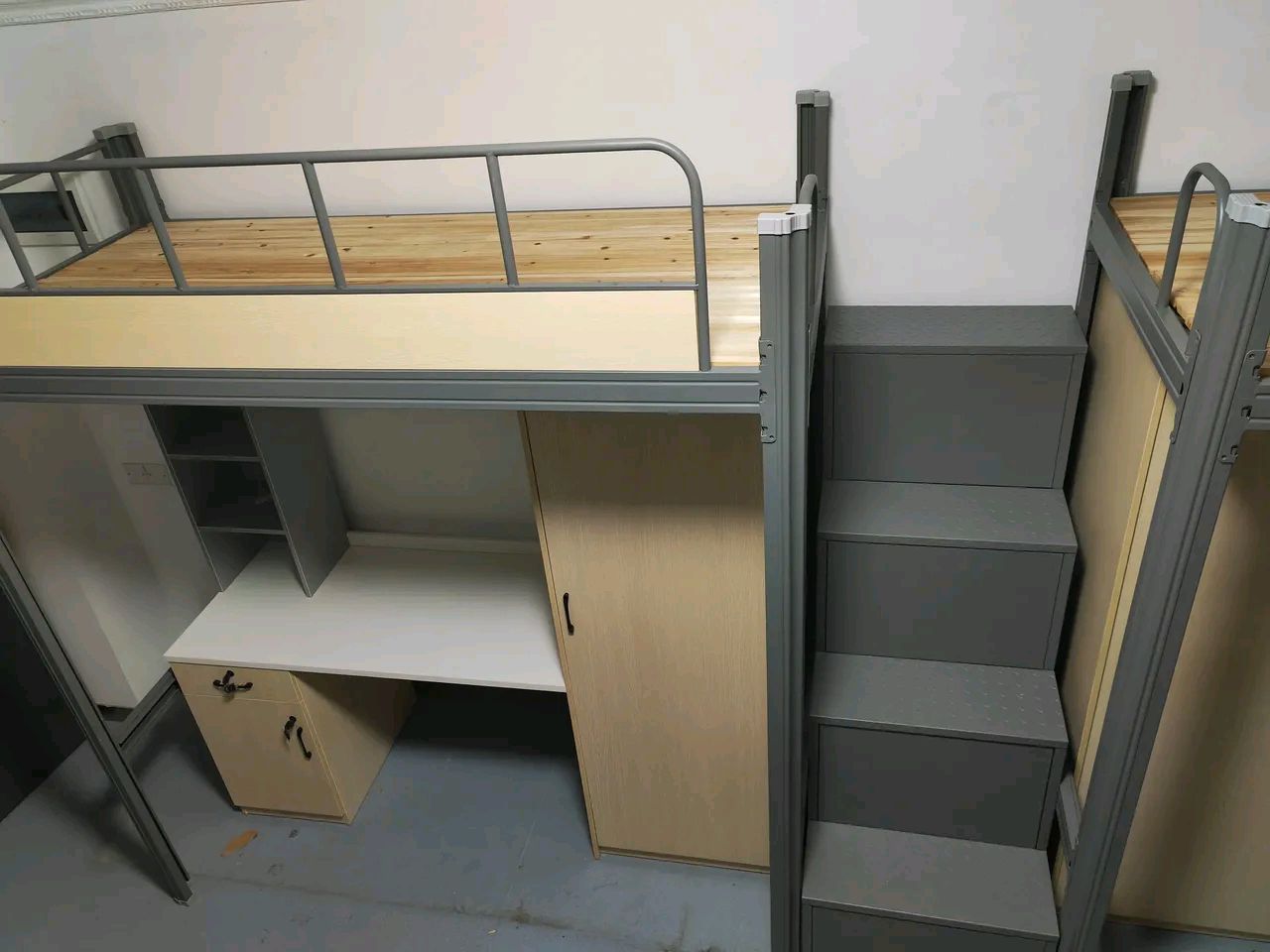 这个床很漂亮,颜色也很搭,还是新宿舍!