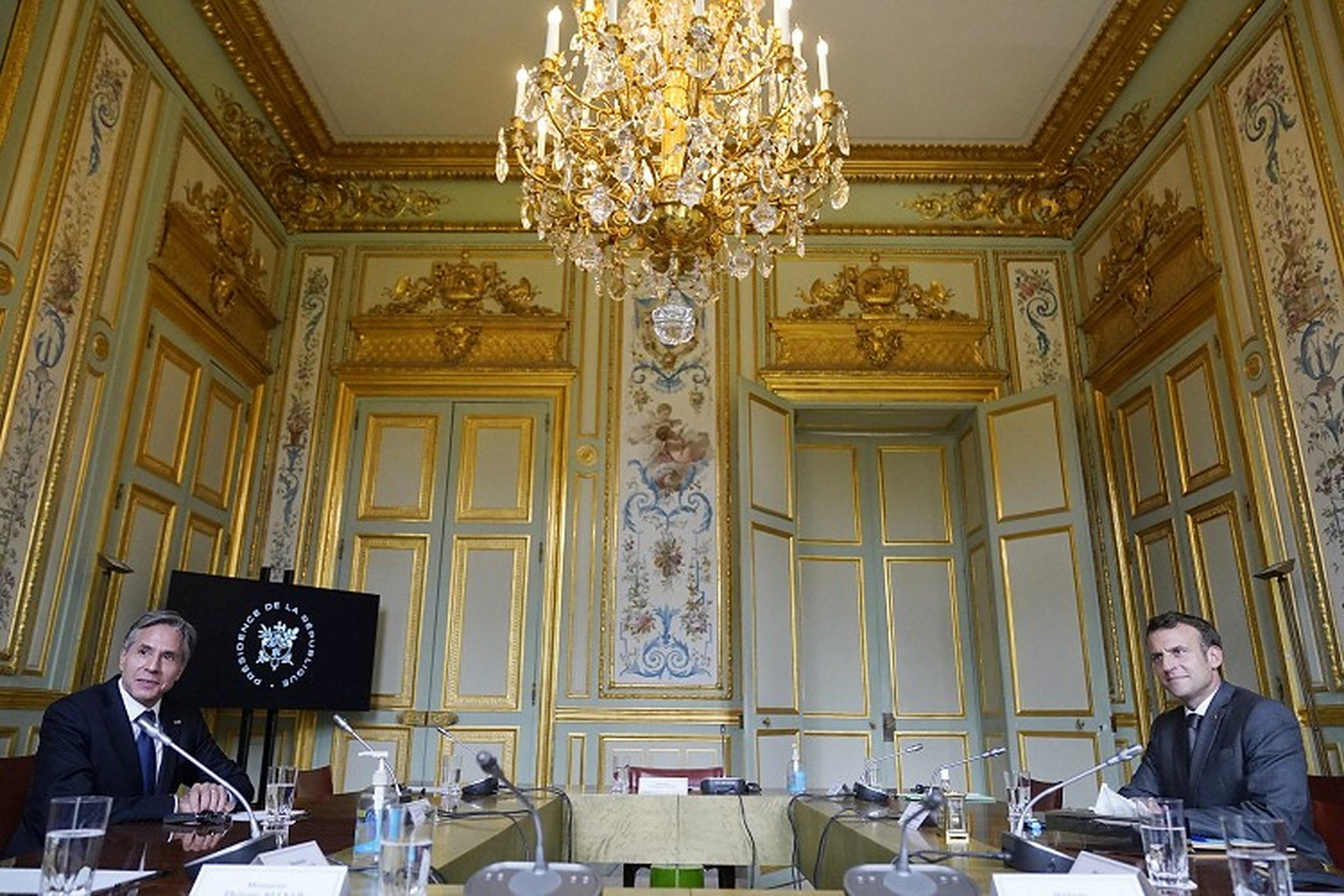 美国务卿访问法国 法国总统 emmanuel macron 与美国国务卿 antony