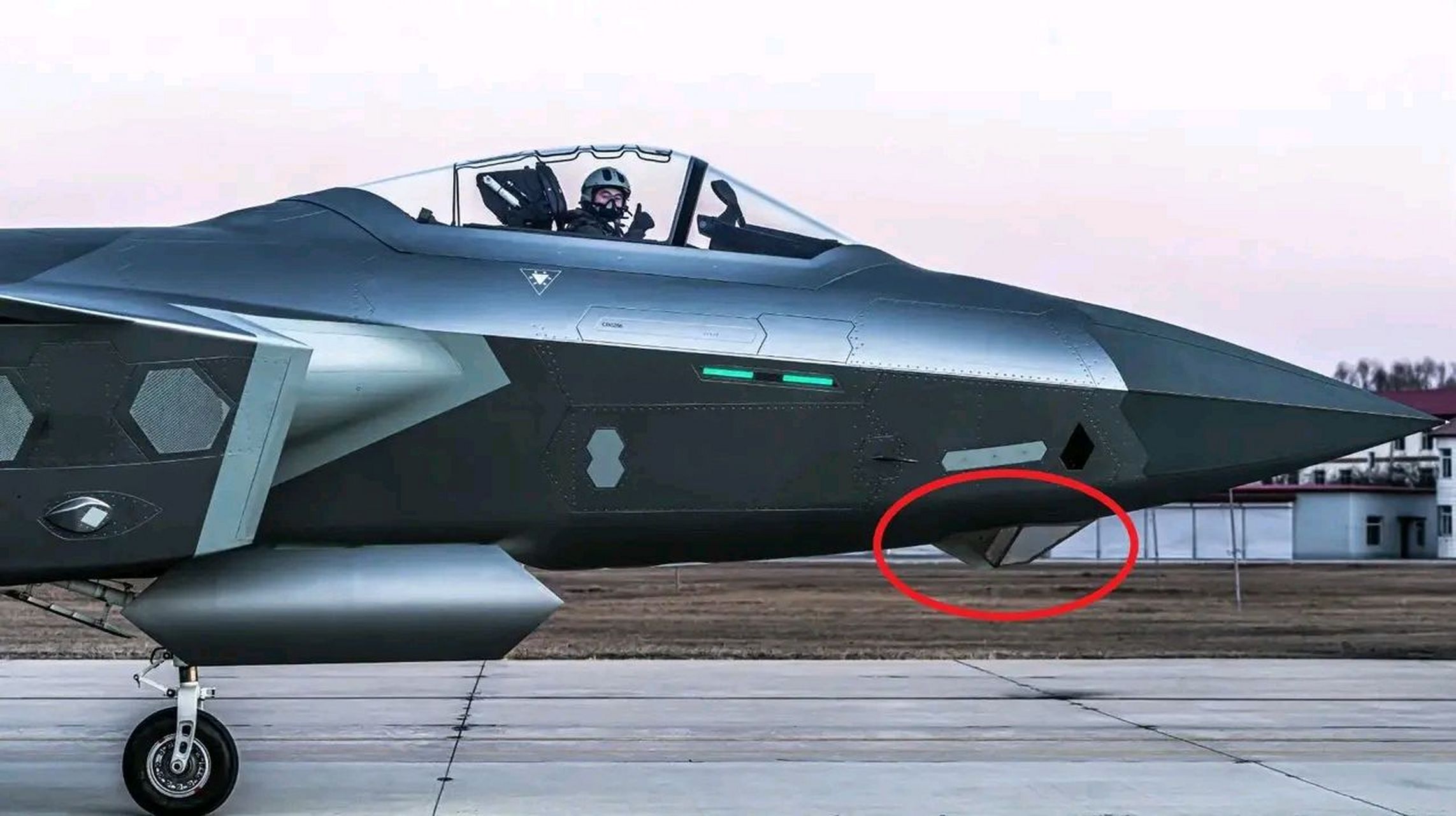 人民海军歼35舰载机,由中航工业沈阳飞机公司自筹资金自主研制的第五