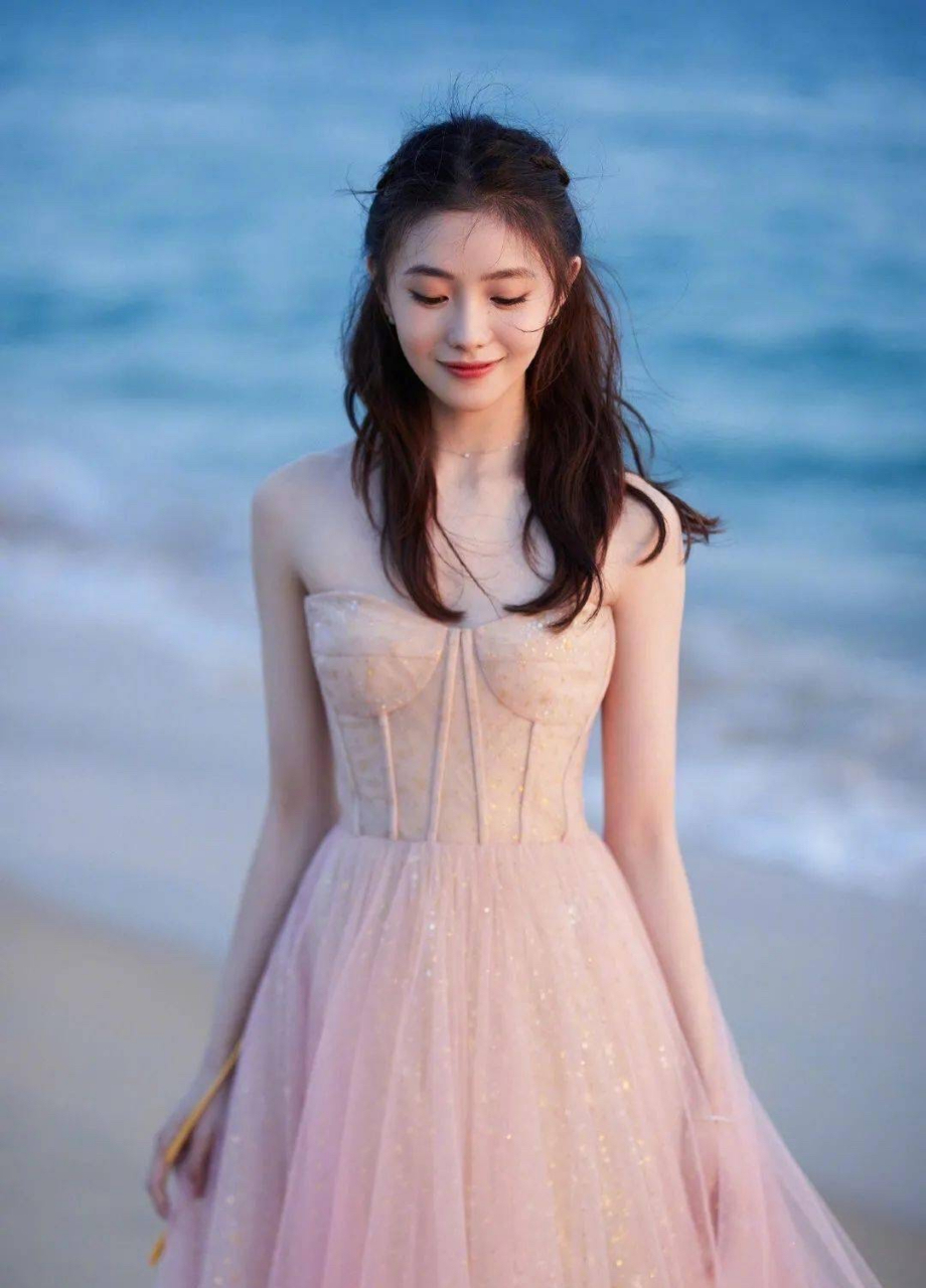 刘浩存,出生于吉林省通化市辉南县,中国内地影视女演员,毕业于北京