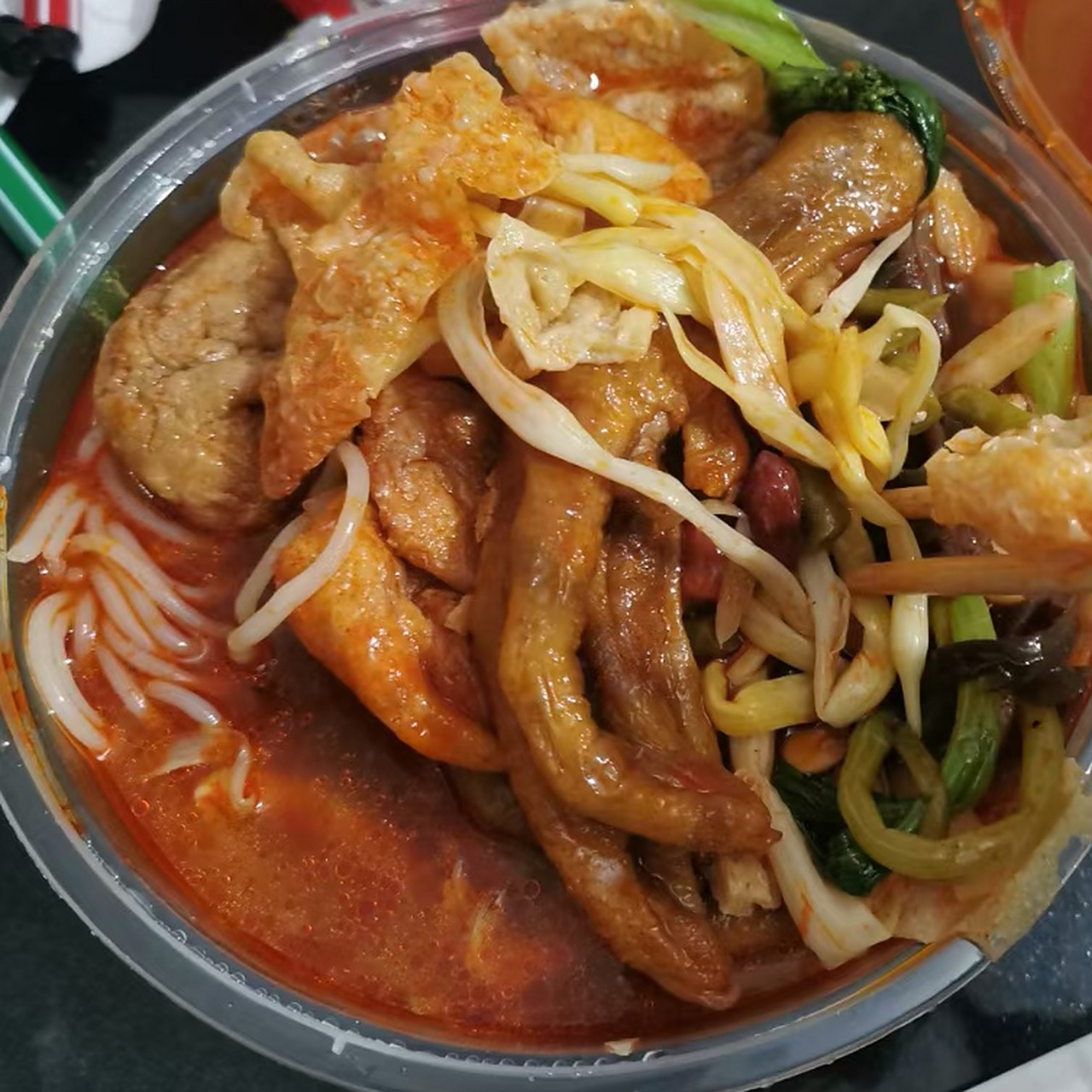 鸭爪螺蛳粉,香辣可口十分美味,吃过一次还想第二次.