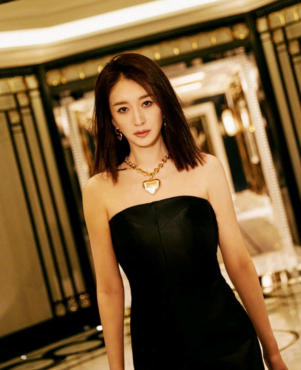 女神李小冉,性感抹胸,妩媚迷人.#李小冉