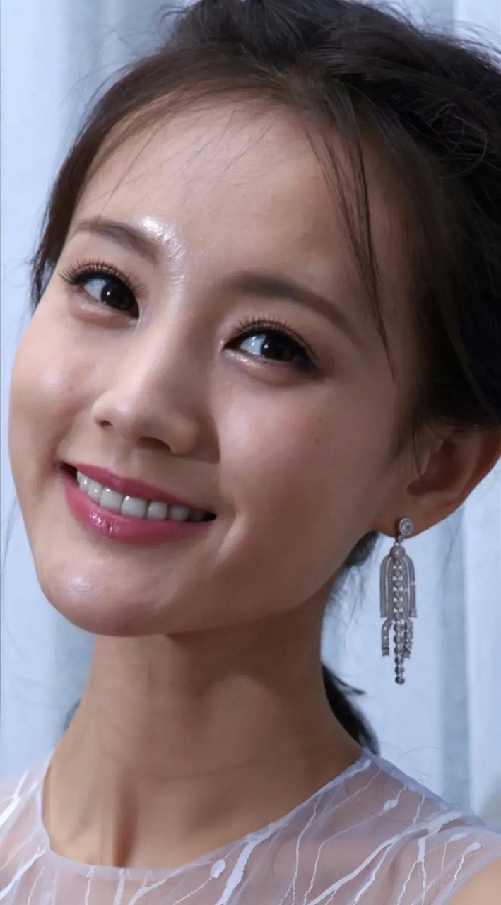 李一桐活动生图,颜值相当能打!