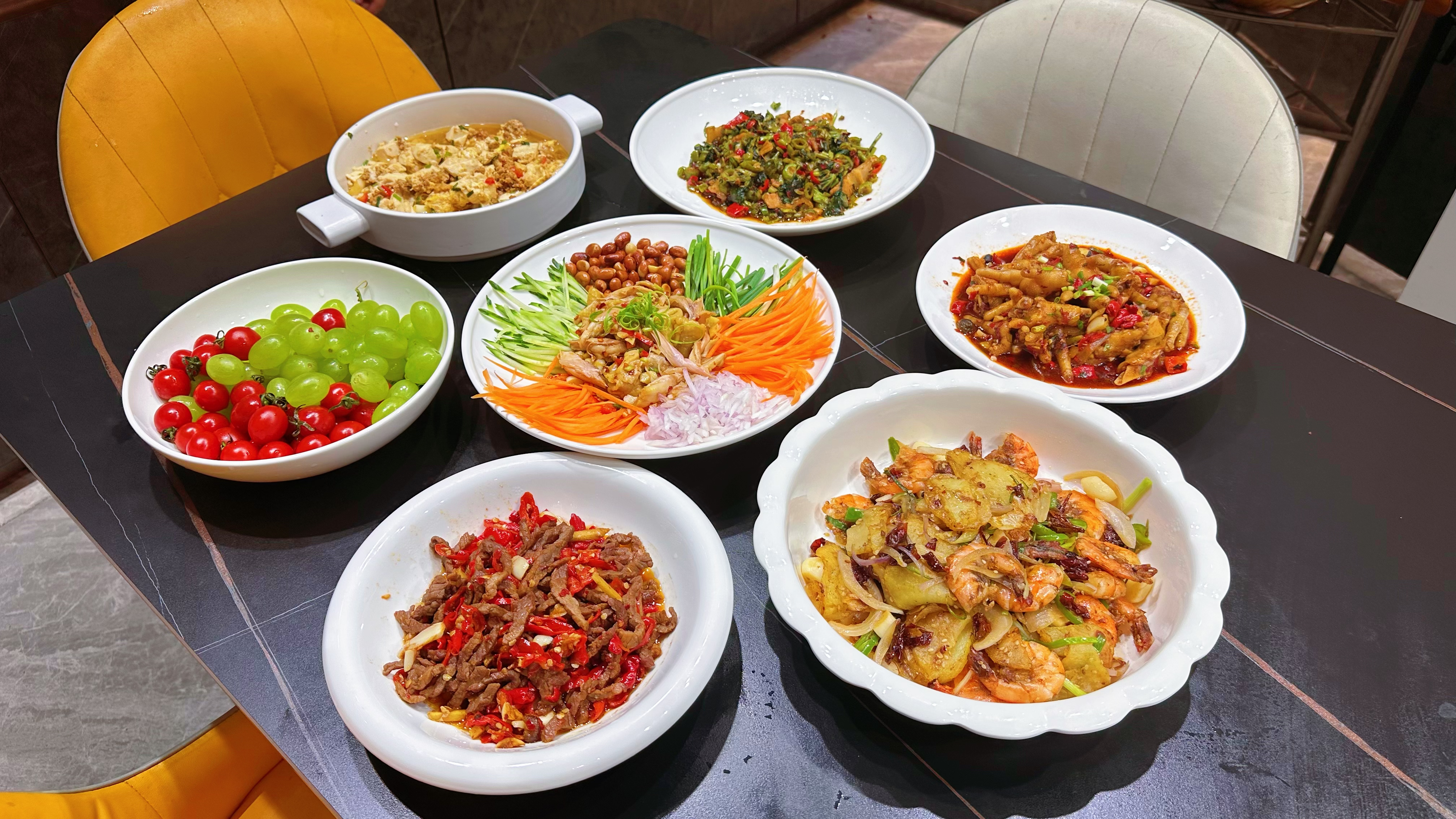 当你有个会做饭的妈妈,每天放学回来就可以吃上丰盛午餐,真幸福