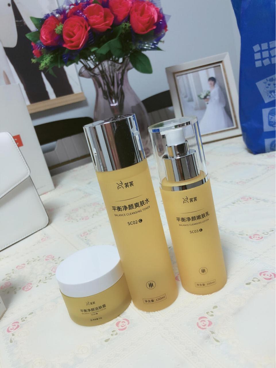 因为自己有芙芙套装的小样,提前试了一下.