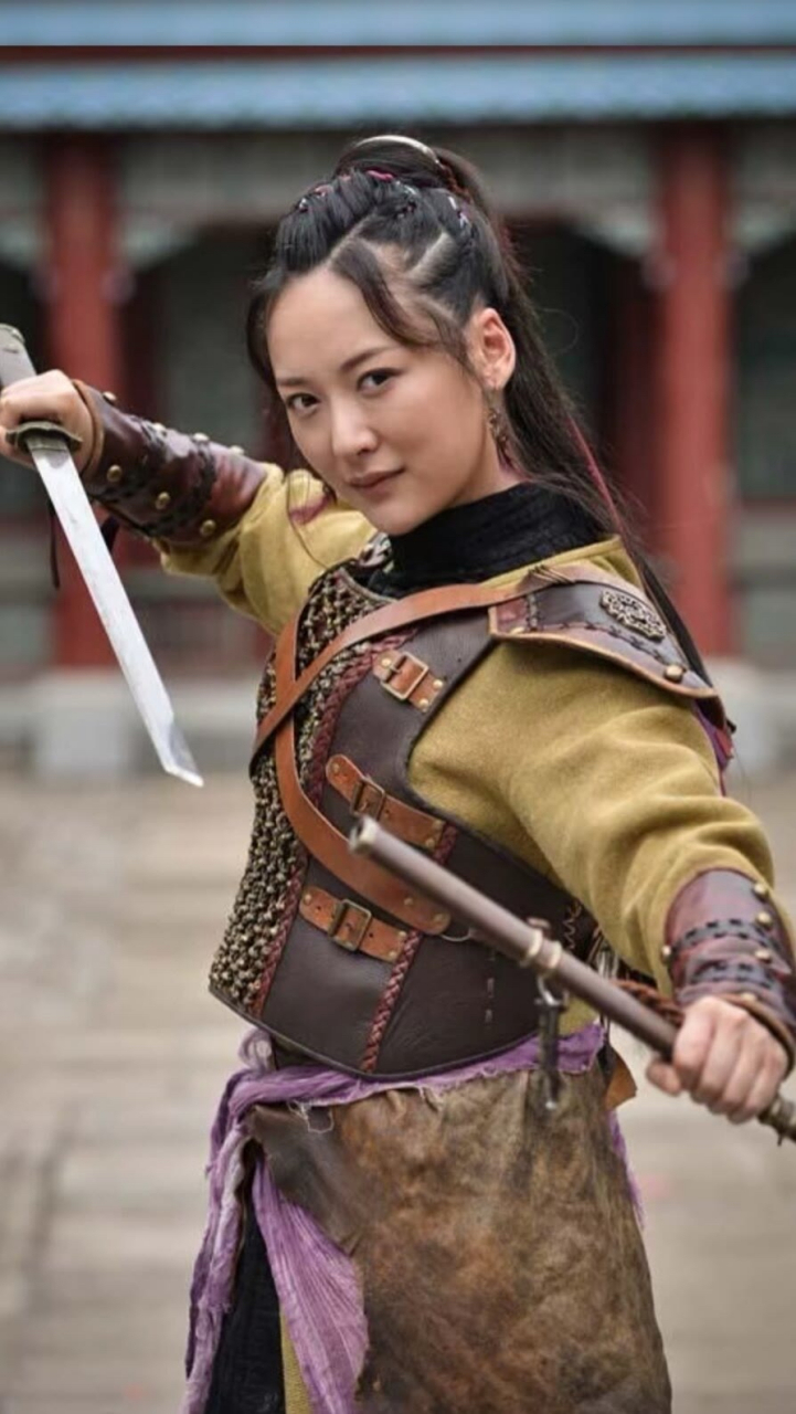 杨舒,10月24日出生于江苏省镇江市,工作于南京军区政治部前线文工团