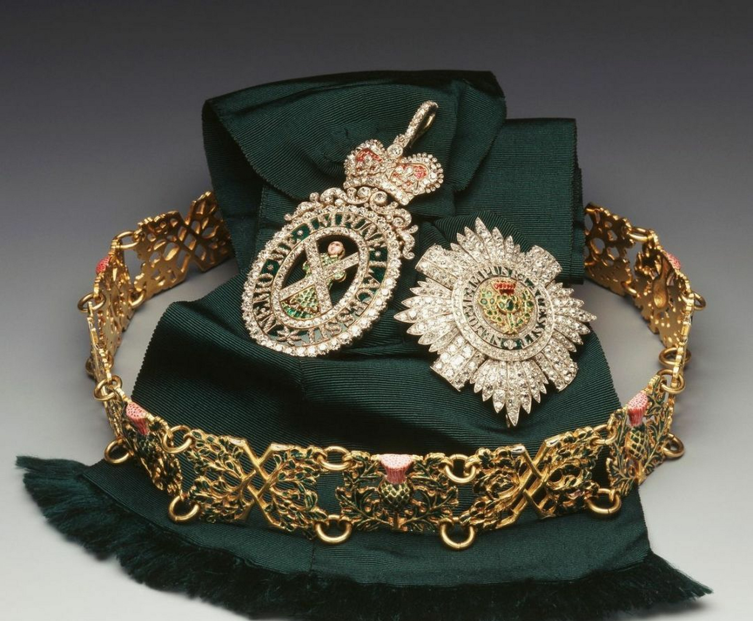 蓟花勋章的配戴者极为稀少,在一般情况下,除英国国君以外,在世的受