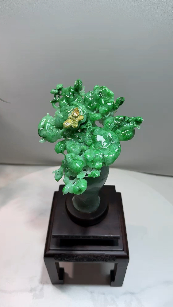 翡翠精美满色花瓶