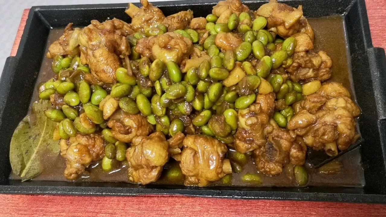 鸡腿烧毛豆做法简单又下饭