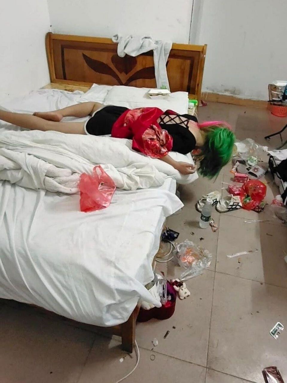 收破烂的人乱撞进家里违法吗(收破烂的人乱撞进家里违法吗判几年)
