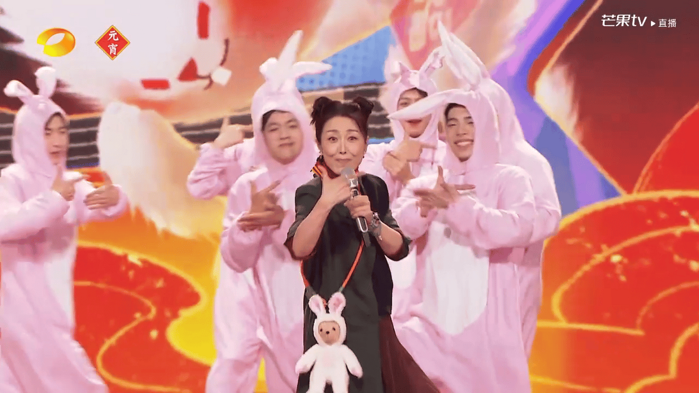 孙悦元宵节唱《快乐指南》,节日氛围感拉满 孙悦的《快乐指南》,曲风