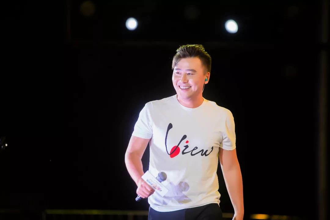 知名主持人马可,追梦路上有艰辛,成名娶同行妻子生一女幸福美满