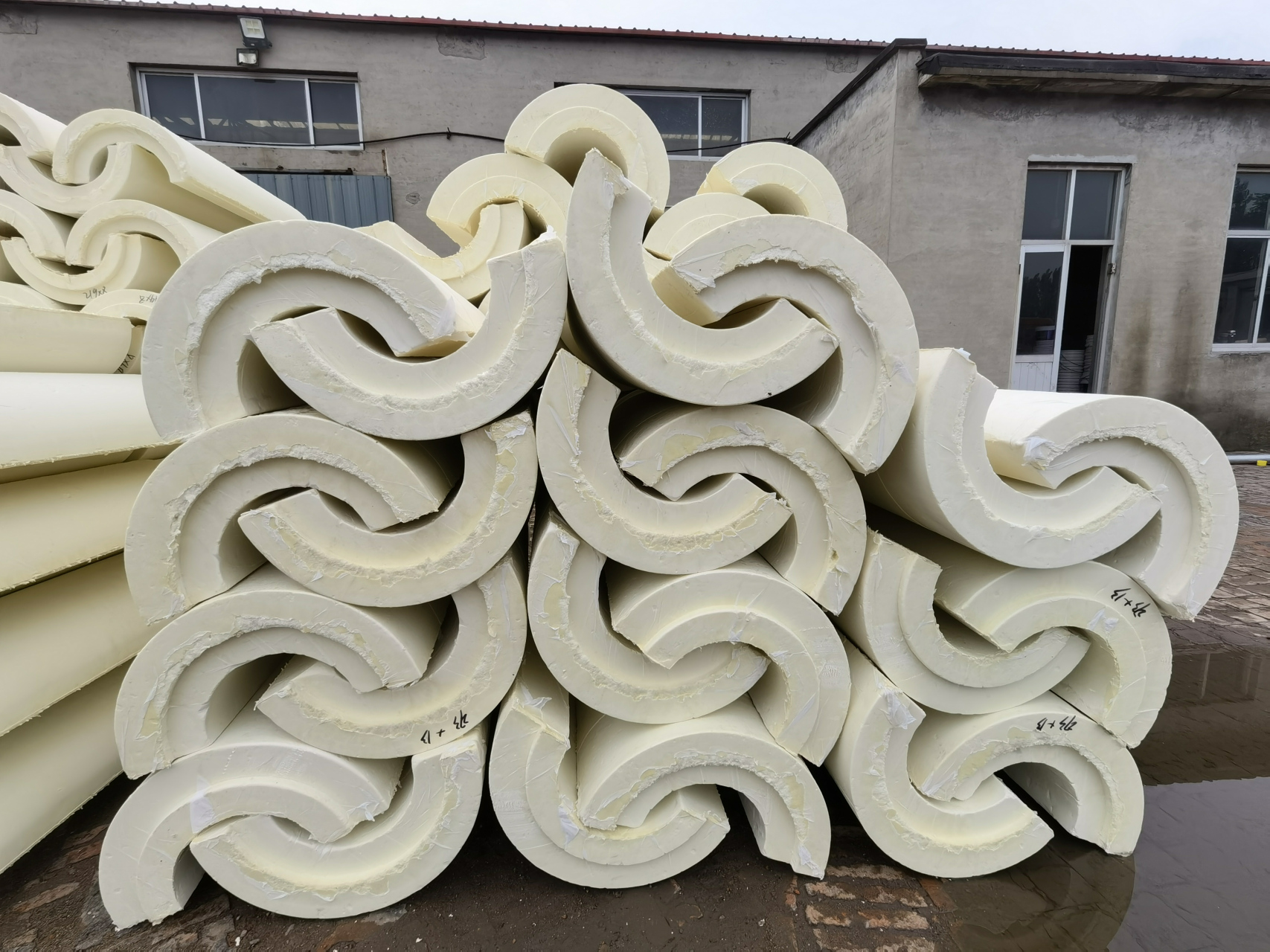 聚氨酯发泡保冷管壳,管托,高密度高容重,支持异形规格定制,欢迎咨询