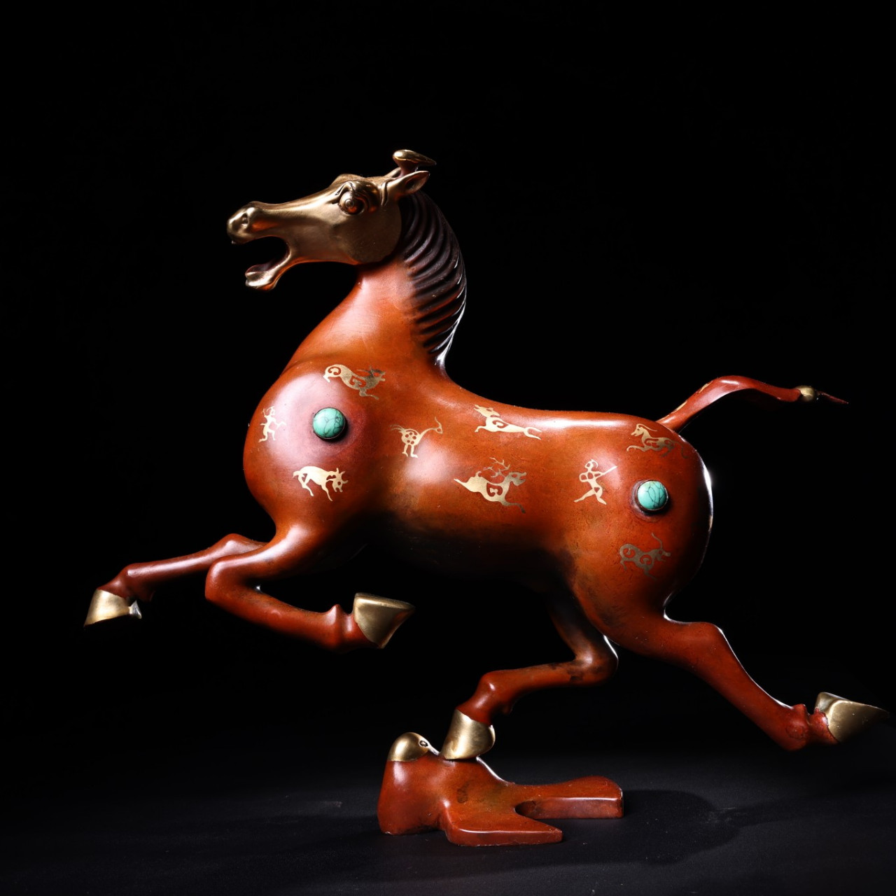 珍品旧藏纯铜高浮雕錾刻鎏金鎏银马踏飞燕 工艺精湛   造型精美