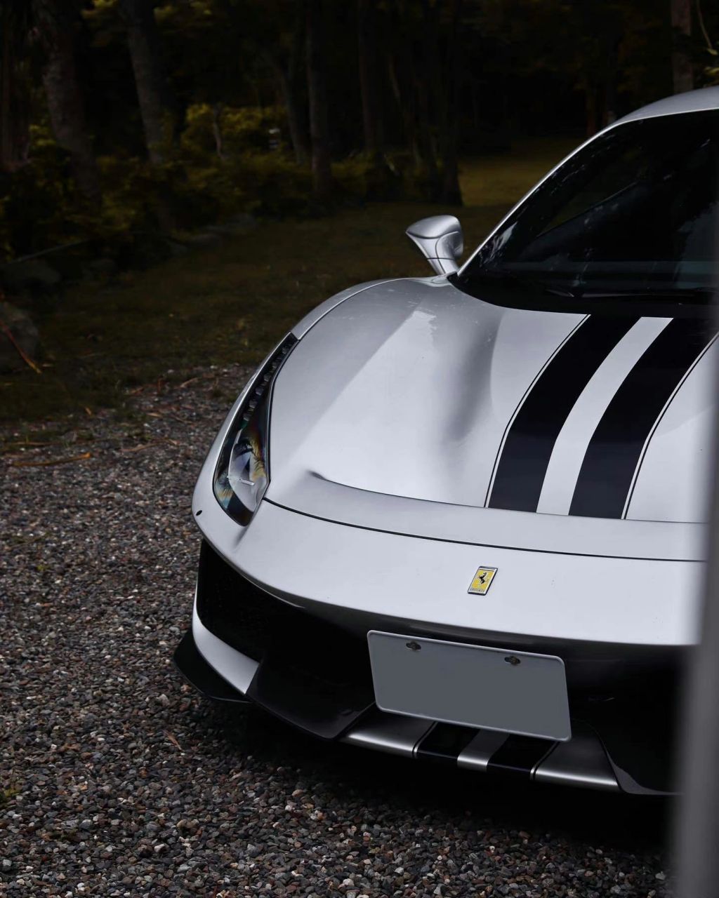 银白色法拉利488pista