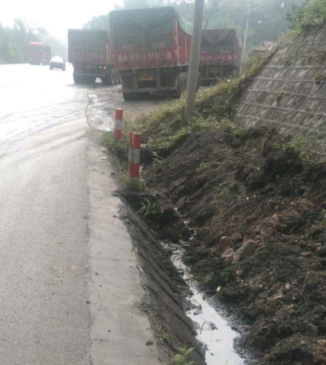 国道239公路阳泉市盂县榆林恼村处填埋排水渠,存在安全隐患?