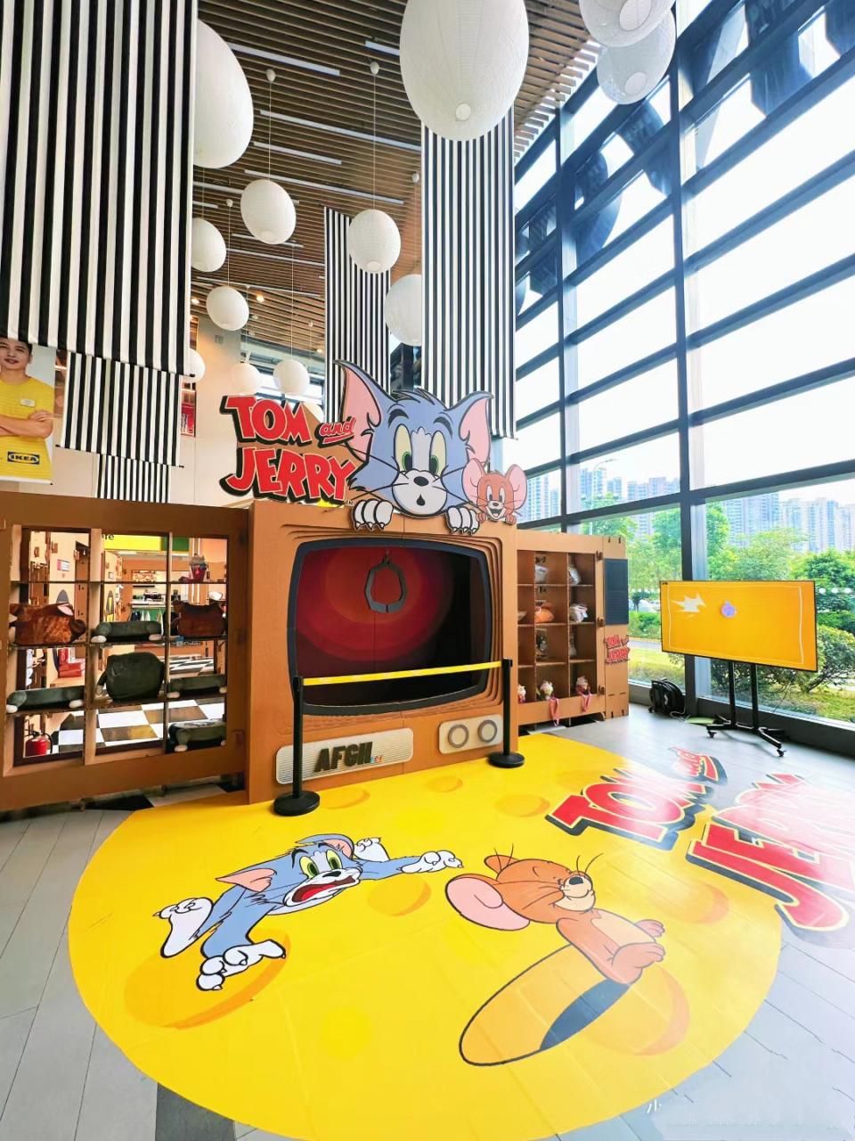 福州的荟聚弄了一个猫和老鼠的快闪店还挺有意思的,汤姆和杰瑞应该是