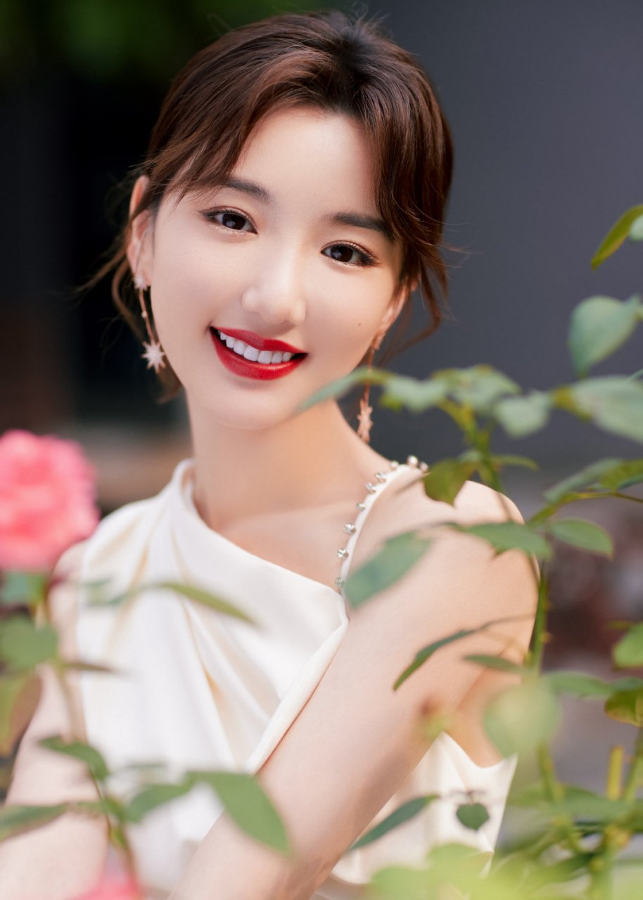 毛晓彤高清壁纸头像(四十六)[小红花]