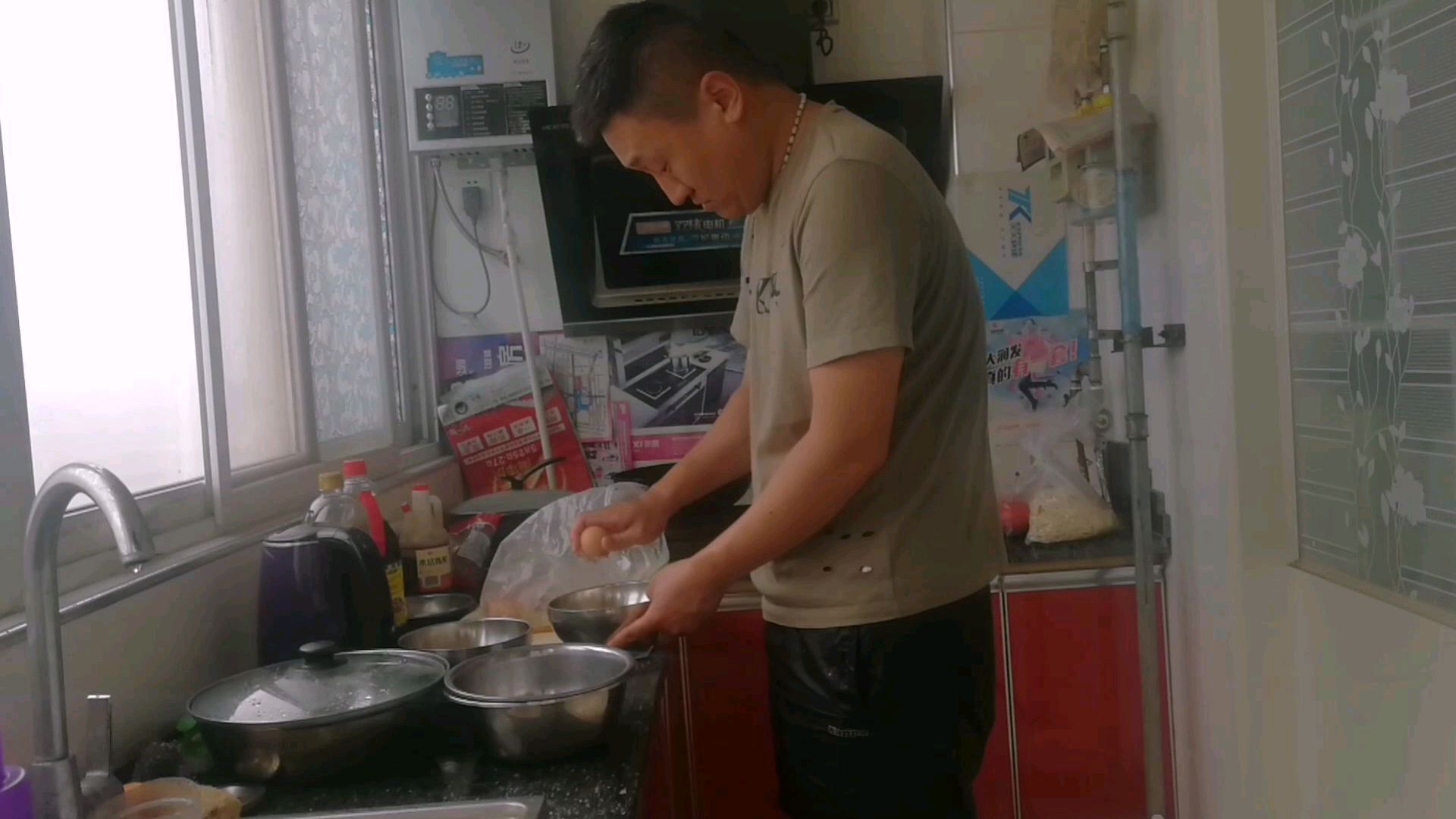 3个西红柿,6个鸡蛋,2块钱面条,做出来的美味打卤面,不好吃你打我