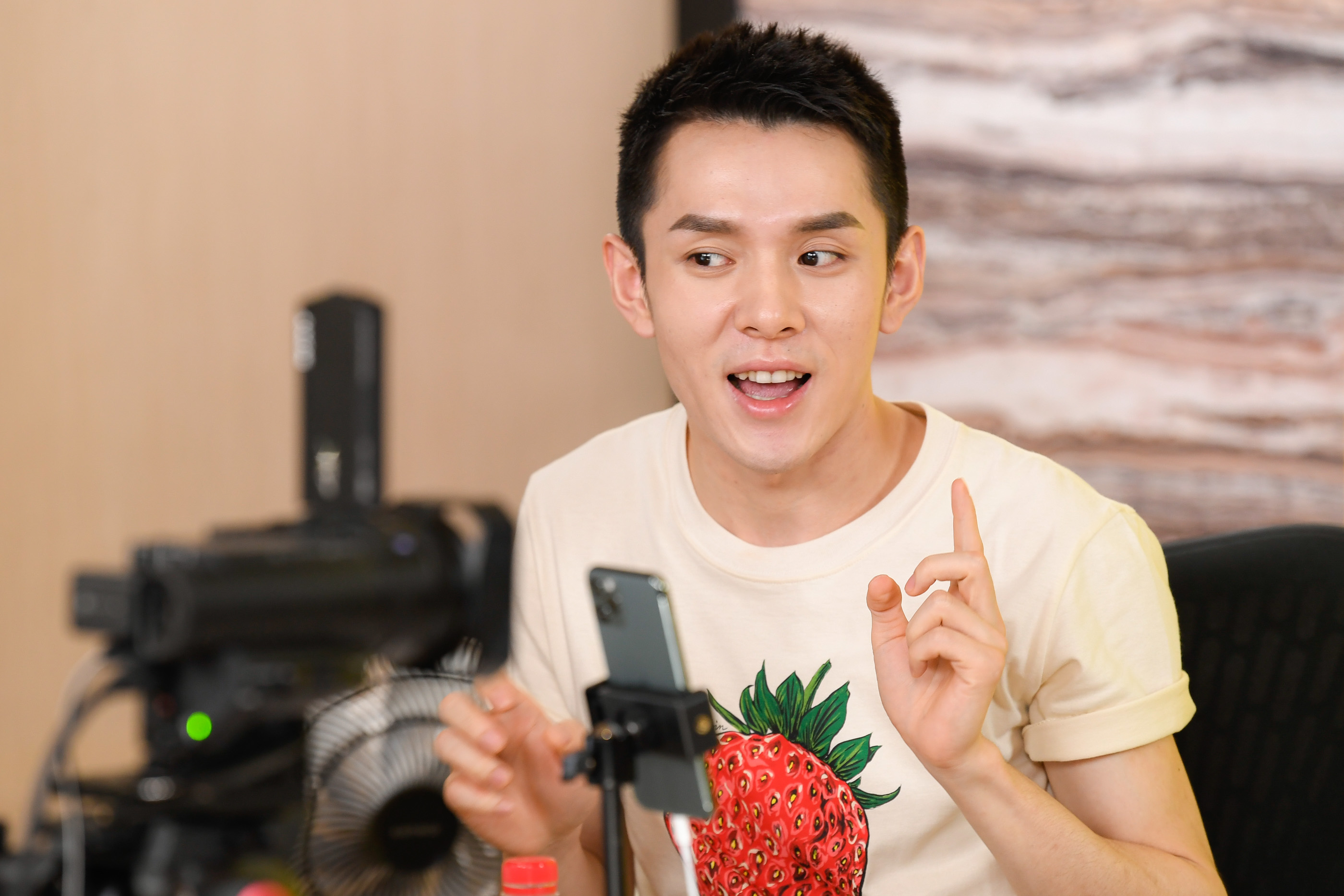 深度解读:李佳琦在直播间,怒怼网友的心理深层次基础