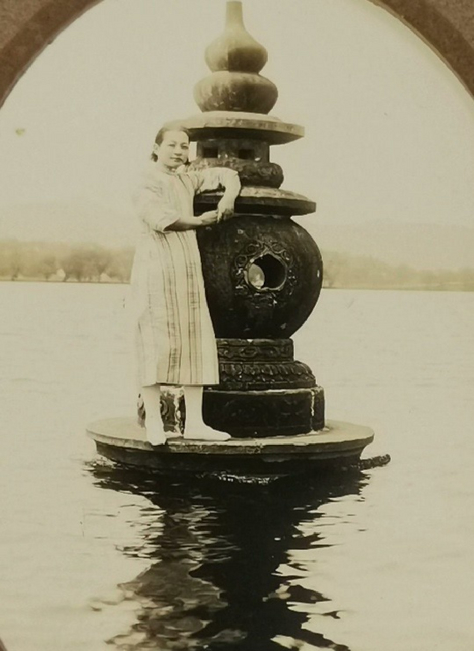 民国美女～杭州三潭印月～留影老照片