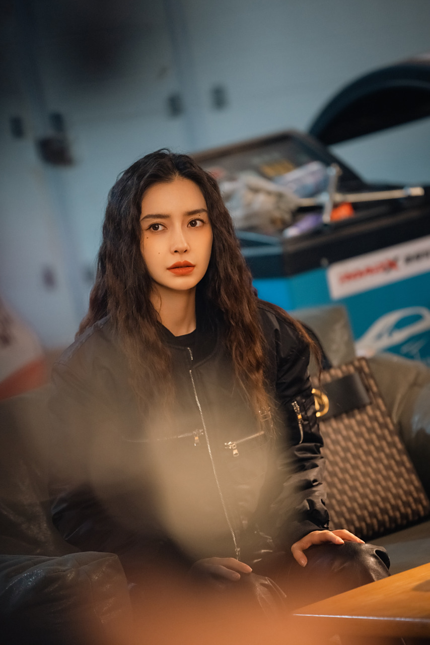 angelababy工作室晒出在《暮色心约》里的羊毛卷造型真的好美啊!