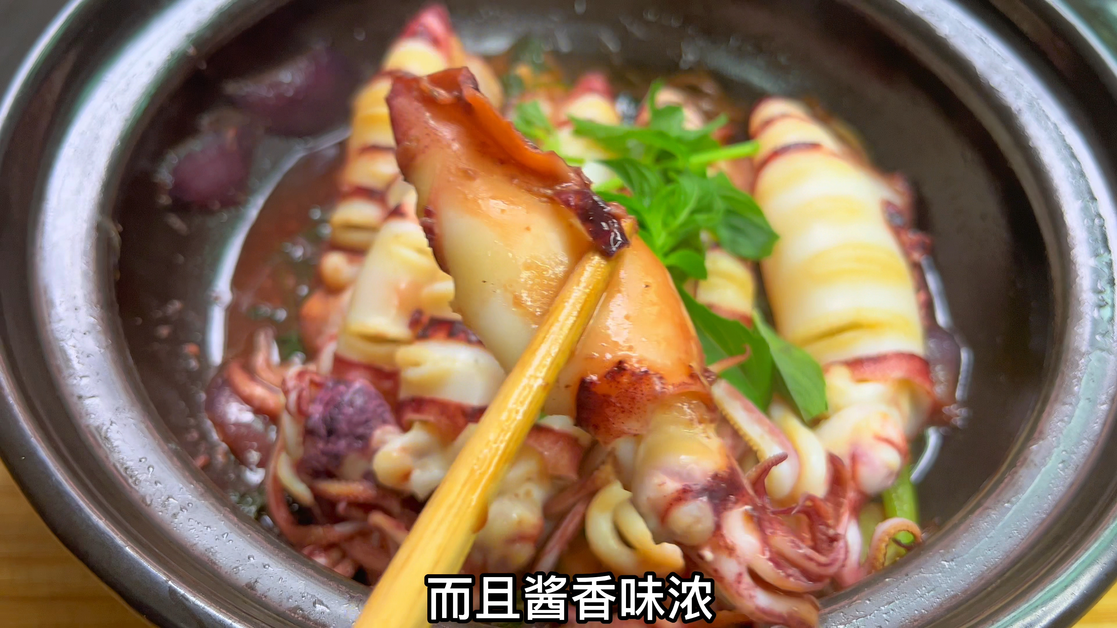 新鲜鱿鱼别再白灼,大厨教你这样做,原汁原味脆嫩爽口