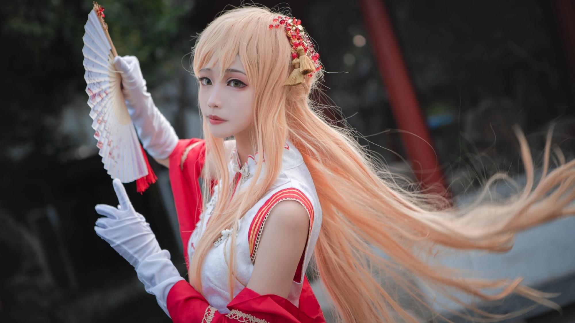 「刀剑神域」cos:这个亚丝娜眼睛好大,好可爱呀