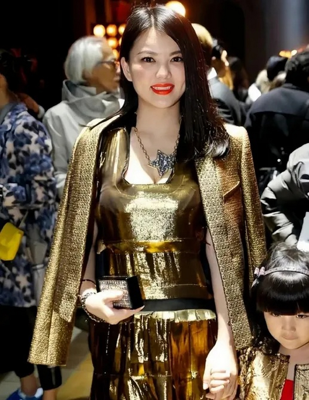 李湘说:"我炫富怎么了?我不偷不抢,你们别用穷人的思维来评价我!