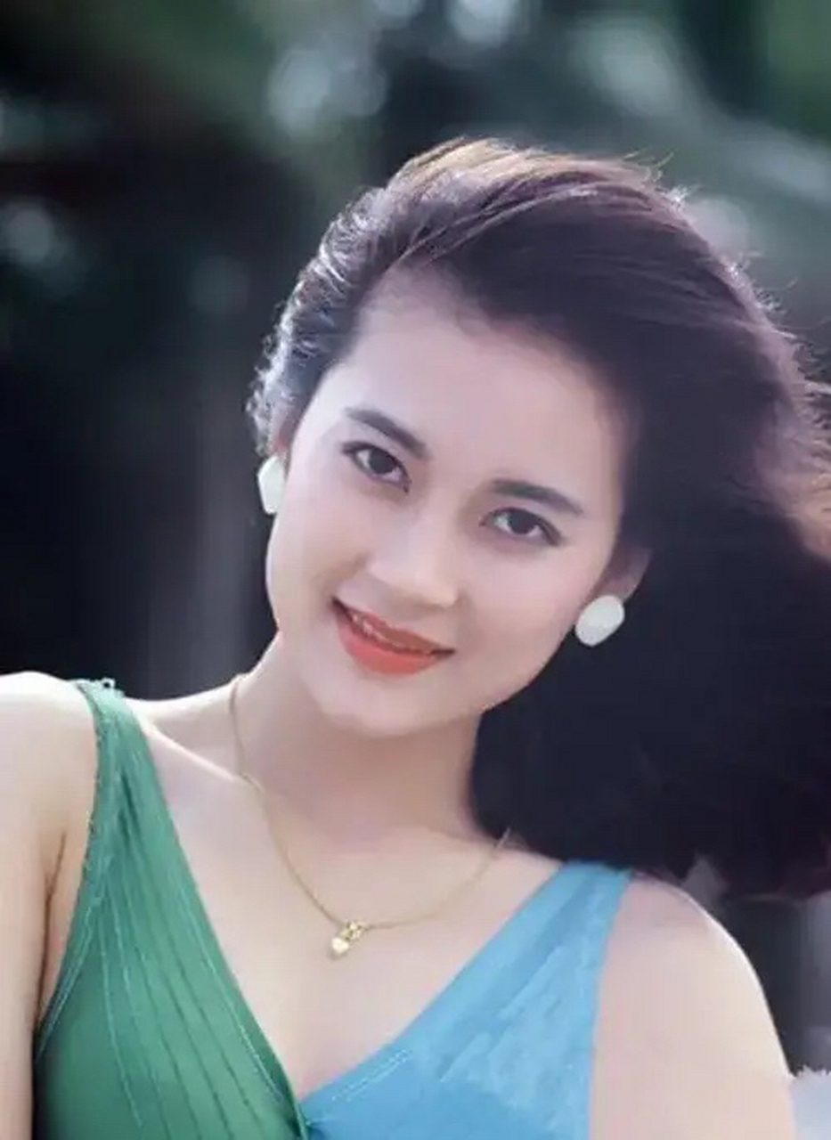 爆款练习生# 被称为海南影后的谭小燕,真的是太美了,还有多少人记得