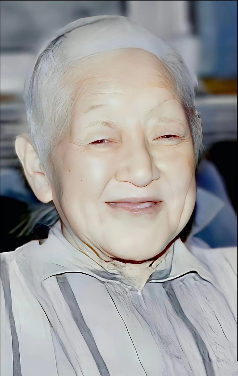 她是被誉为中国"居里夫人"的何泽慧,也是我国第一位女物理学家,为"