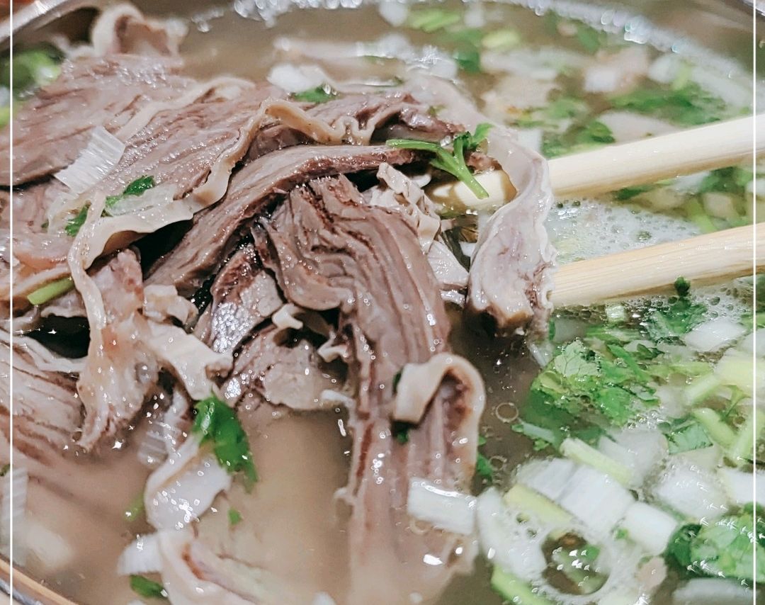 石家庄正宗朝鲜族牛肉汤饭 18块钱牛肉汤无限续泡菜免费吃中秋安排