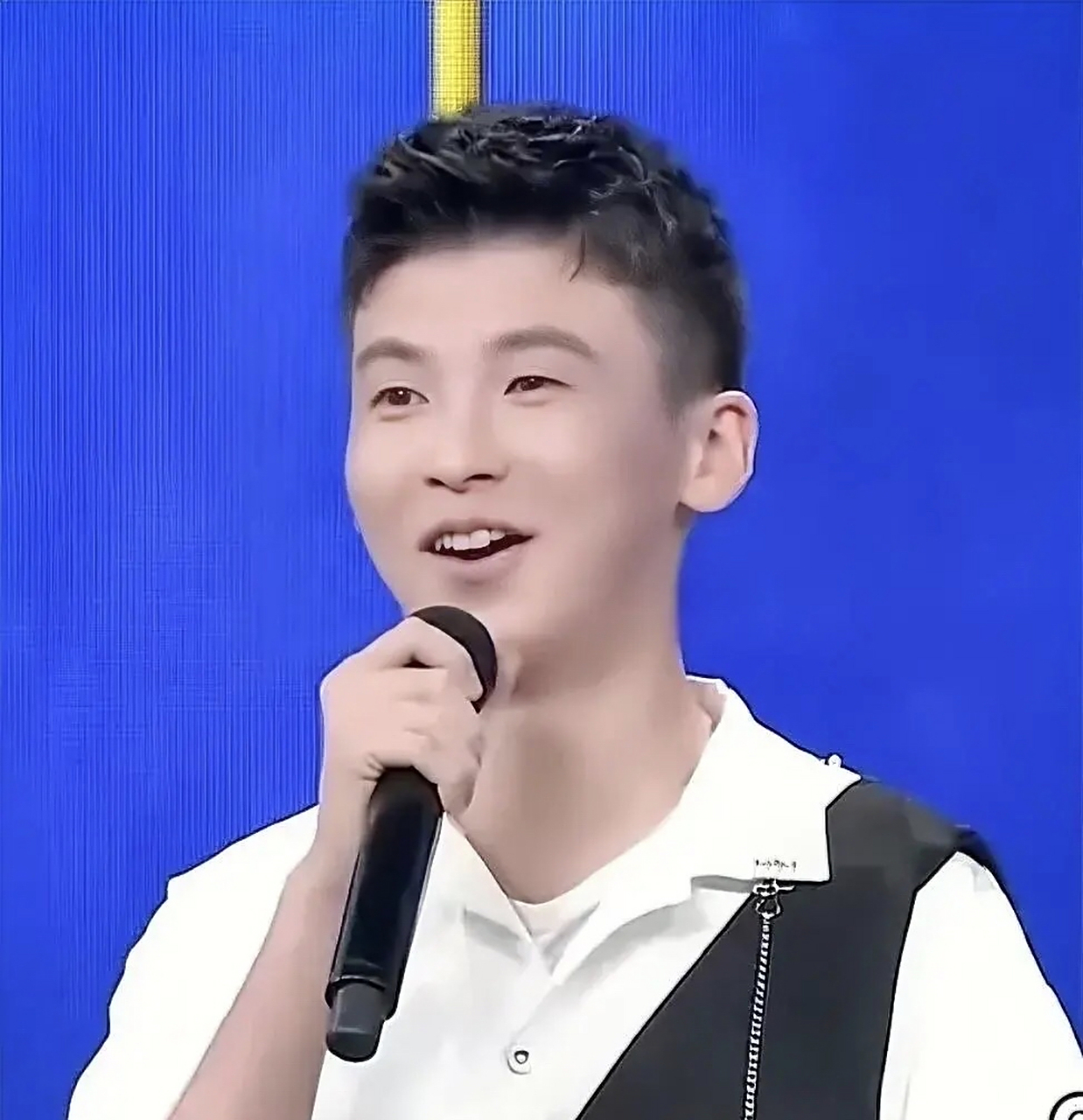 好多年没在电视上看到这个武东博了,没想到他都18岁了,以前总在综艺