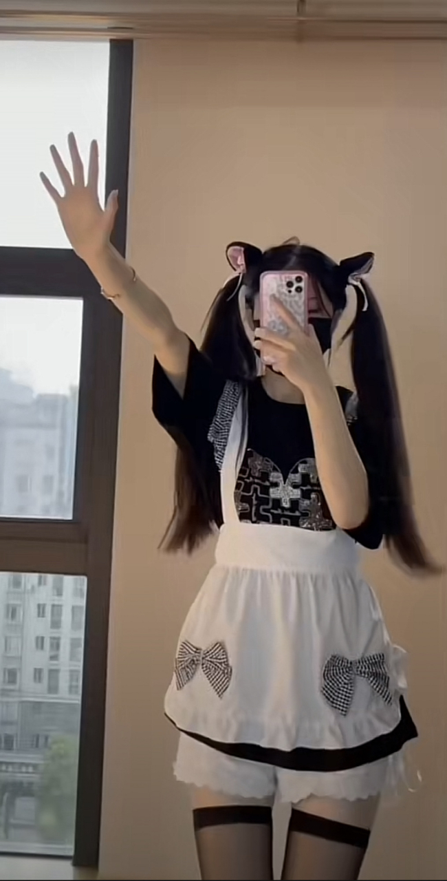 是你喜欢的双马尾弹力摇吗#小萝莉# #女仆装