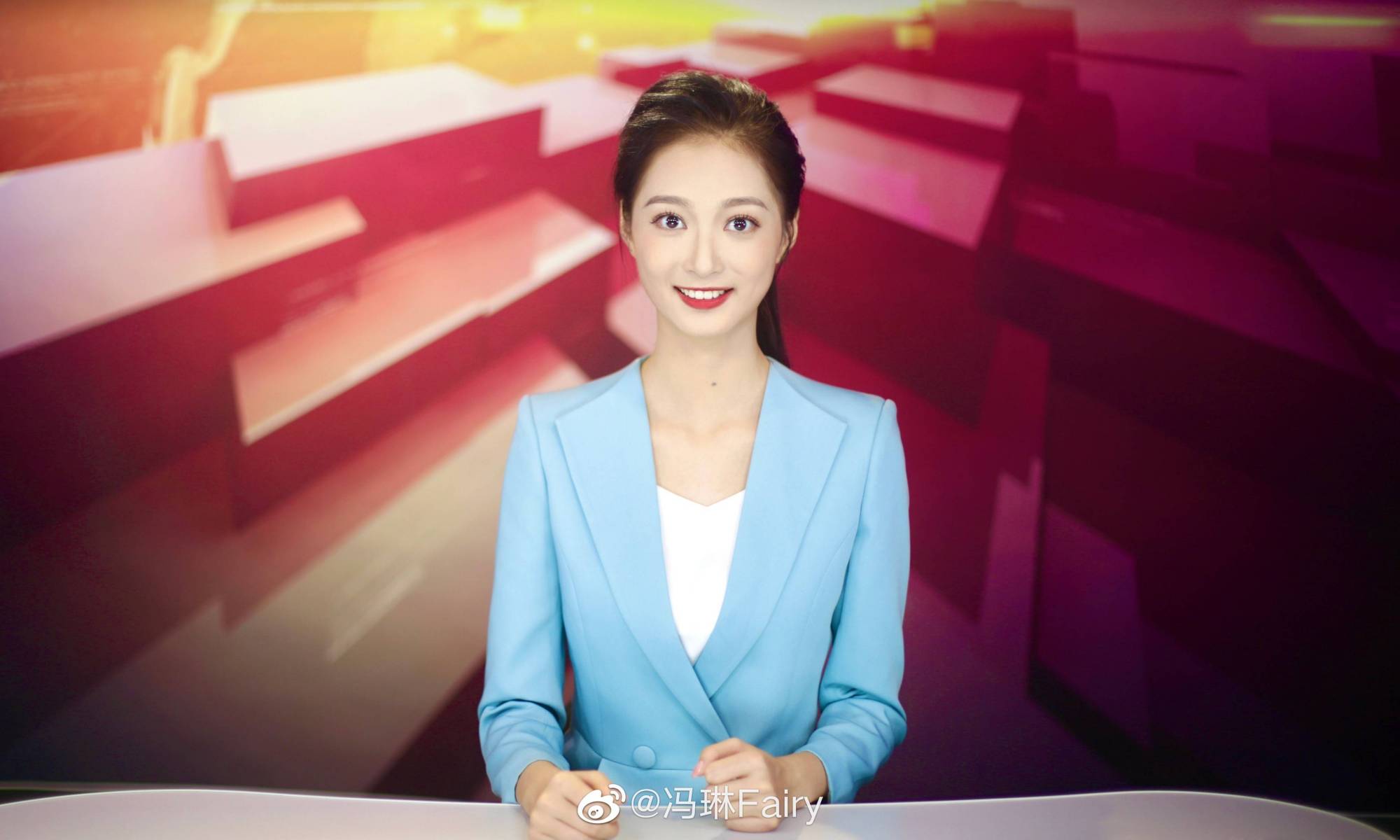 建党百年庆典上的靓丽"领诵员"冯琳